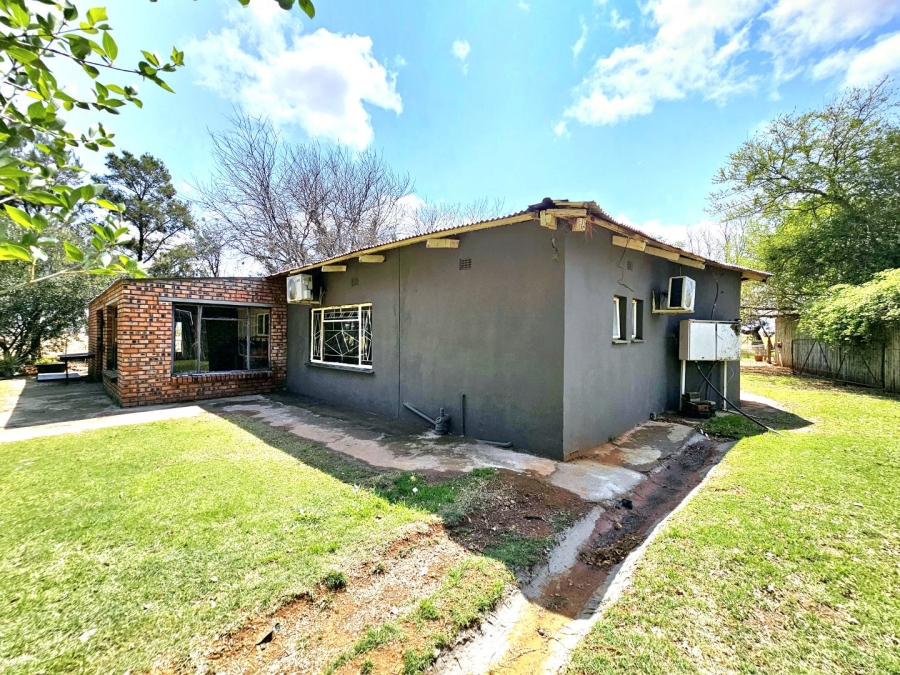 6 Bedroom Property for Sale in Bloemfontein Rural Free State